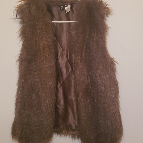 H&M Jackets & Blazers - faux fur vest